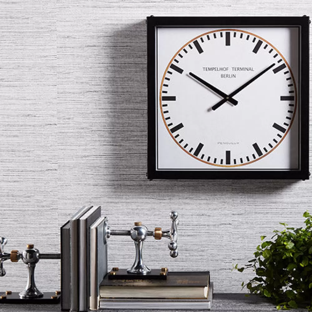 Hot Tempelhof Terminal Clock Black Wall Clocks